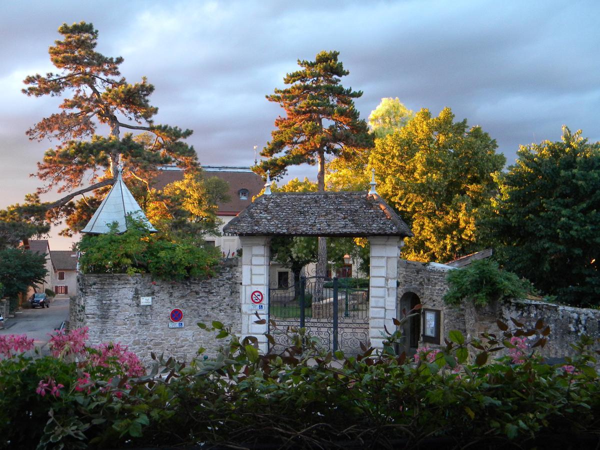 Le Val D'Amby Hotel Hieres-Sur-Amby Exterior photo